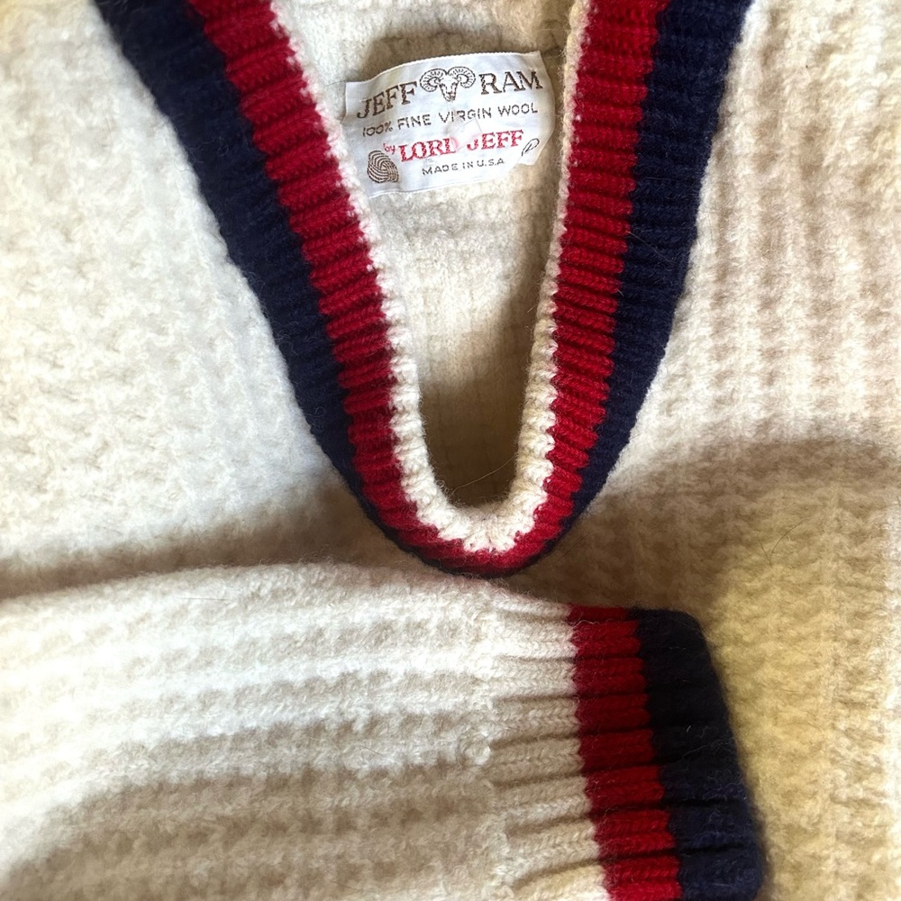 JEFF RAM by LORD JEFF VINTAGE Classic Ivory V-Neck Sweater - Woman’s - 100% Wool - Picture 3 of 9